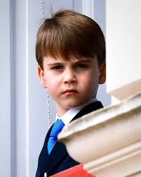 Too cute. Princess Catherine went all shy with that standing ovation