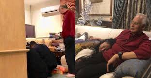 Pelakon dan pengacara terkenal, neelofa sedang menghadiri jemputan pertunjukan fesyen jenama pakaian terkenal, victoria's secret di shanghai, china. Rumah Najib Razak Diserbu