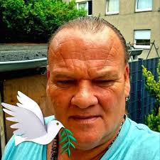 Linke Lion Saban Daniel (@linke.lionsabandaniel) • Facebook