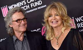 Goldie hawn and kurt russell's blended family! Goldie Hawn And Kurt Russell S Eighties Throwback Photo With Kids Has To Be Seen Hello