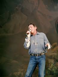 Bisenz war unter anderem für seine kunstfigur alfred wurbala bekannt. Biographie