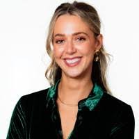 Leslie Walser's Instagram, Twitter & Facebook