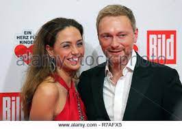 Stolz präsentierte christian lindner seine neue freundin franca lehfeldt bei den bayreuther festspielen. Berlin Deutschland 08 Dez 2018 Christian Lindner Fdp Vorsitzender Freundin Und Franca Lehfeldt Auf Die Ein Herz Fur Kinder Geldbeschaffer Kommen Credit Jens Buttner Dpa Alamy Leben Nachrichten Stockfotografie Alamy