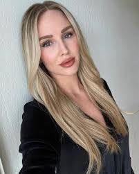 Hillary Maurer's Instagram, Twitter & Facebook