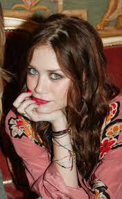 Blow dry entire head with a flat paddle brush to get rid of any kinks and to get a straight, even style.3. Mary Kate Ashley Olsen Photo 2004 Paris France Auburn Hair Hair Color Auburn Hair Color Brown Chestnut