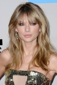 This loose hairstyle needs volume and volume comes from your curly roll up your hair in curlers and clip it on. Taylor Swift Hair Make Up Ideas Hair Style Beauty Pictures Glamour Uk