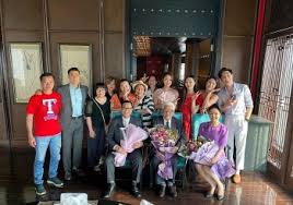 Đây có lẽ là cú sốc lớn nhất đối với trí và mẹ từ trước đến. 4uqicgcfebq7cm