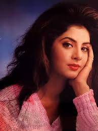 Divya Bharti And Sajid Nadiadwala S Beautiful Love Story Which Ended In Tragedy In 2020 Most Beautiful Indian Actress Beautiful Indian Actress Beautiful Bollywood Actress