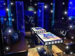 Actors, musicians, politicians, economists, athletes, and the most famous buildings, structures, and tourist attractions. 9 Best Karaoke Bars In Singapore For Every Type Of Karaoke Singer