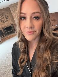 Adriana Floyd's Instagram, Twitter & Facebook