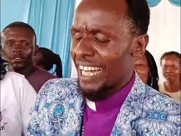 BISHOP NZUKI TATA MINISTERING SONG NINAKWATIE TATA MWENE,@ MTONGWE KWA PST  JANE, GOD BLESS YOU.