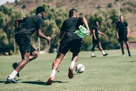 Ballon de foot jaune fluo. Ayez Une Forme Physique De Footballeur Grace A Freeletics