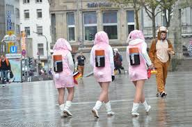 Kein problem in unserem halloween ob du einfach dein kostüm von karneval in eine halloween variante abwandelst oder zum beispiel ein teil für ein neues halloween damen kostüm benutzt. Schrage Karnevalskostume Karnevalskostum Ausgefallene Kostume Karneval