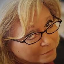 Ann Straub's Instagram, Twitter & Facebook