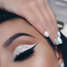Pin By 1 209 214 4670 On Makye Yr Silver Eye Makeup Silver Glitter Eye Makeup Glitter Eye Makeup