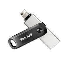 With its convenient keyring hole, the sandisk ixpand flash drive go travels anywhere to easily free up memory on your iphone. Sandisk Ixpand Flash Drive Go Usb Zusatzspeicher Smartphone Tablet Schwarz Silber 128 Gb Usb 3 2 Gen 1 Usb 3 0 Appl Kaufen