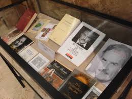 Y también este libro fue escrito por un escritor de libros que se considera popular hoy en. Carlos Fuentes 1928 2012 La Reina De Los Mares