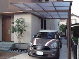 Semisal luas tanah anda 70 m2 kemudian anda memaksakan diri membangun garasi, maka ventilasi berguna membuang keluar debu dan partikel lain yang bergerak naik dari mobil disamping melancarkan sirkulasi udara. Garasi Mobil Disamping Rumah Model Rumah Minimalis 2020