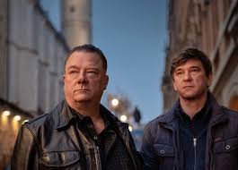 Fall undercover in einer kurlinik, während hauptkommissar schneider als kontaktmann fungiert. Das Erste 50 Jahre Polizeiruf 110 Jubilaums Folge An Der Saale Hellem Strande