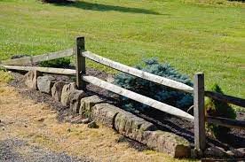 Split rail fences are popular all around the world, in some areas more than others and various split rail fences offer many advantages but as with everything else there are also cons to consider, one it is, however, a great idea if you want to use the fence as a decoration for the garden or a grapevine. Fence Landscaping Stone Landscaping Driveway Fence