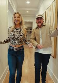 Discover New Country Music from Sydney Thomas