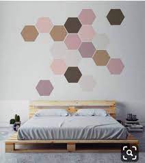 Simak contoh piring hiasan dinding dari west elm ini untuk inspirasi anda: 15 Dekorasi Hiasan Dinding Kamar Tidur Berpola Yang Kreatif Dan Kaya Warna