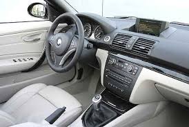 Obwohl der neue 1er innen mehr platz bietet, ist er mit 4,32 meter einen halben zentimeter kürzer als sein vorgänger. Das Bmw 1er Cabrio 125i Im Test Auto Motor At