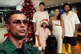 Cristiano Ronaldo se viste de Santa Claus con la familia de Marcelo