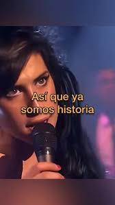 Amy Winehouse: una voz que gritaba auxilio entre aplausos.* La fama la  abrazó, pero la soledad nunca la soltó. Se fue demasiado pronto, dejando  canciones que duelen… porque sabíamos que estaba sufriendo. *#