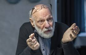 Walter tvingades bort från sitt land