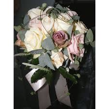 Free flower delivery in biggleswade monday to sunday. Creative Flora Biggleswade Florists Yell