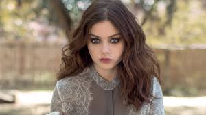 Her first role was larry david's childhood friend in an episode of curb your enthusiasm. shortly after that she starred in the odd life of timothy green. Odeya Rush Hd Wallpapers 7wallpapers Net