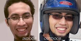 Pandangan mata yang seolah ingin mencengkram tubuhnya. Perbezaan Menggunakan Cermin Mata Kanta Transition