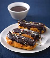 Eclairs Au Chocolat Noir Maison Eclair Au Chocolat Cuisine Francaise Traditionnelle Idee Recette