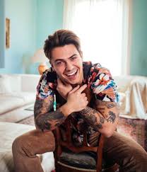 He is famous for being a pop singer. Federico Rossi Di Benji Fede Pubblichera Nuova Musica Solista