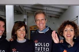 Deborah compagnoni è sposata con alessandro benetton e dal loro amore sono nati tre figli. Compagnoni E Benetton Per Blue Cafe La Barca Etica