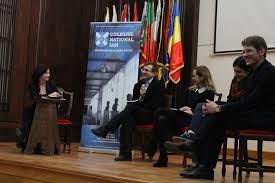 „în acelaşi timp, candidaţilor le este interzis să comunice între ei sau cu exteriorul, să transmită ori să schimbe între ei foi din lucrare, ciorne, notiţe sau alte. Real Vs Uman Real Uman Sau Cronica Unei LansÄƒri AnunÈ›ate Alecart