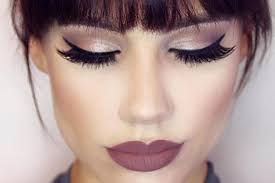 Doctissimo vous donne tous les tuyaux et vous conseille sur les marques et les instituts qui vous aideront à réaliser un maquillage inoubliable pour la cérémonie, et la fête qui va. Comment Se Maquiller Pour Les Grandes Occasions Instituts Beaute