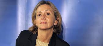 Elle est revenue sur les annonces brutales du gouvernement envers les restaurateurs suite à la recrudescence des cas covid. Valerie Pecresse Les Hommes Et Les Couches Madame Figaro