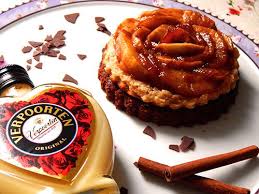 Rock N Roll Apple Pie Apfel Frischkase Torte Mit Schokoboden Und Verpoorten Original Kuchenrezepte Mit Eierlikor In 2020 Torten Apfelstrudel Rezept Lebensmittel Essen