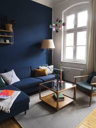 dunkle wandfarbe uberstreichen und neuer look newniq dunkle wandfarbe wandfarbe wohnzimmer blaues wohnzimmer