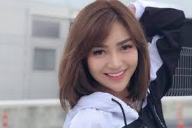 Jadilah wanita spt bunga mawar, yg punya duri bukan utk menyakiti tp untuk menjaga diri. Biodata Chacha Sherly Eks Trio Macan Yang Meninggal Usai Kecelakaan