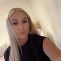 Mia Connell's Instagram, Twitter & Facebook