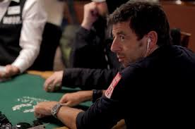 En exclusivité mondiale, les équipes de dans la tête d'un pro ont pu poser leurs caméras au beau milieu des world series of poker à las vegas. Videos Patrick Bruel Filme A La Table Des Championnats Du Monde De Poker