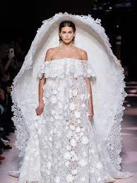 Check spelling or type a new query. Brautkleider Der Haute Couture Kaia Gerber Tragt Das Bisher Extravaganteste Modell Vogue Germany