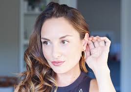 Depending on how much hair you're trying to bleach you might need more mixture as you go, but start with 2 oz of a 30v developer and 1 oz of lightener, add the ingredients to your mixing bowl and. Easy Ways To Lighten Facial Hair Without Bleach Beauty Health Tips