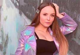 Larissa manoela gostosa zoom 2. Larissa Manoela Faz Tres Tatuagens Novas E Mostra Resultado Sbt