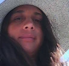 ENEMIGA ÍNTIMA. Larissa Calderón