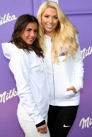 Freunde verbindet vieles miteinander, doch dass zwei freunde am gleichen tag geburtstag feiern, ist selten. Sarah Lombardi Nackt Im Playboy Sangerin Reagiert Auf Angebot Mopo De