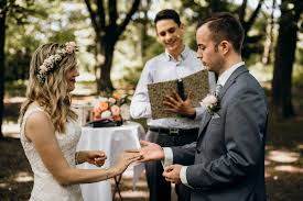 Ich bin neulich mit meinem kollegen im wald auf dieses alte haus gestossen. Intime Wald Hochzeit In Hannover Karina Sowa Wedding Photography